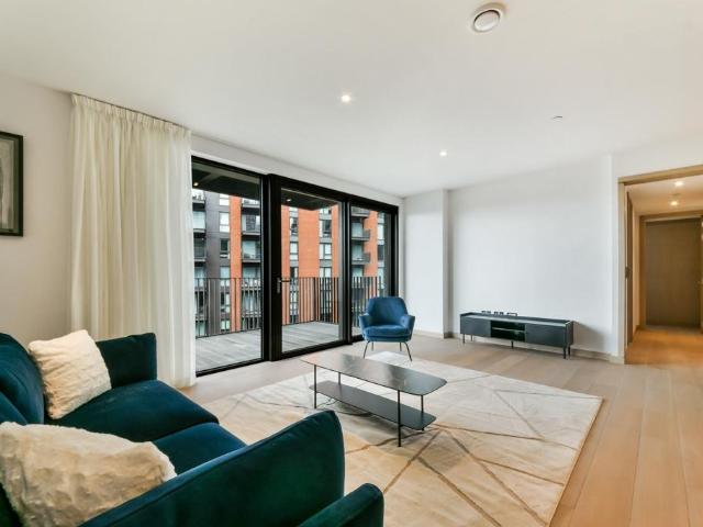 Flat for sale in Nine Elms, Greater London