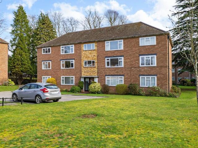 Flat for sale in Row Town, Surrey