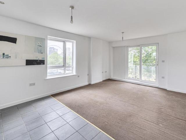 Flat for sale in Preston, Greater London
