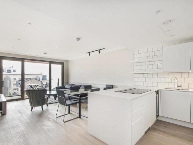 Flat for sale in Hammersmith, Greater London