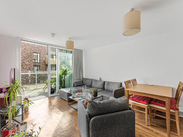 Flat for sale in Bromley-by-Bow, Poplar Grove