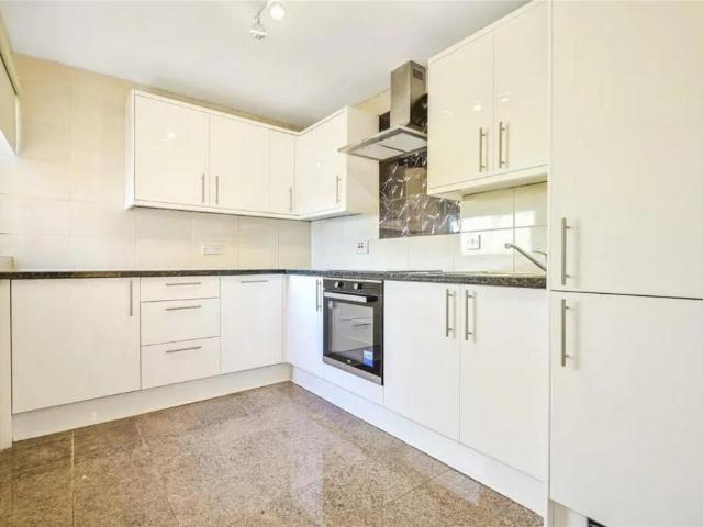 Flat for sale in Beckenham, Greater London