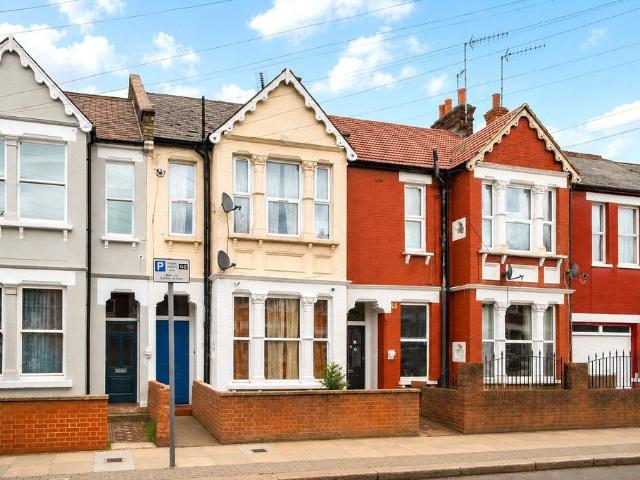Flat for sale in Dollis Hill, Greater London