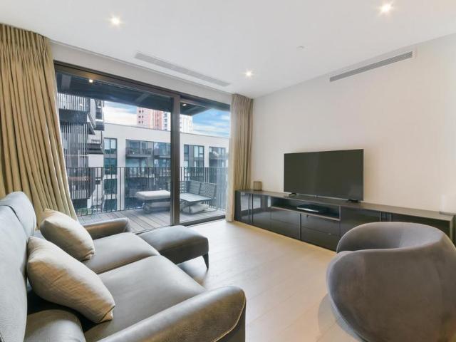 Flat for sale in Nine Elms, Greater London