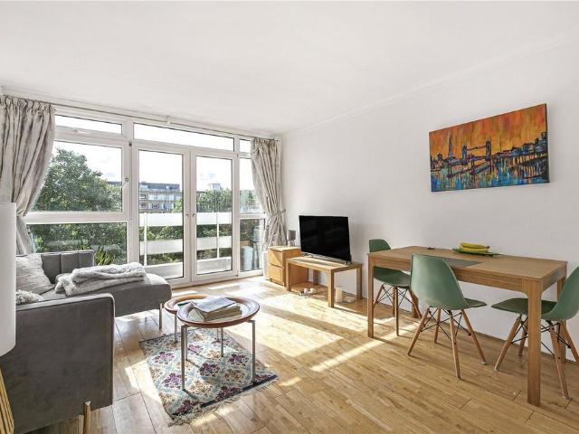 Flat for sale in Putney, Greater London
