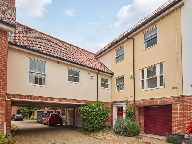 Flat for sale in Heigham Grove, East Bank