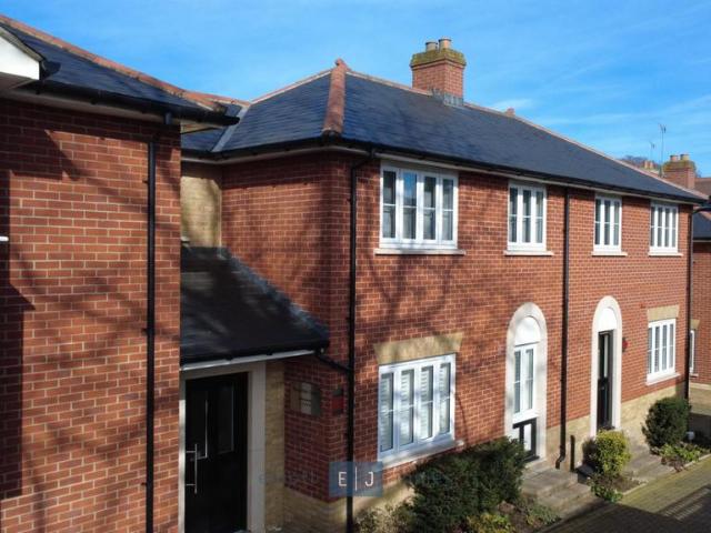 Flat for sale in Epping, Essex