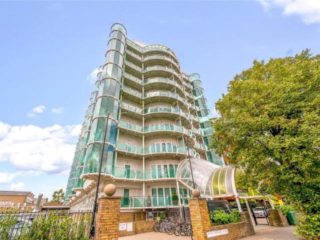 Flat for sale in London Borough of Ealing, Greater London