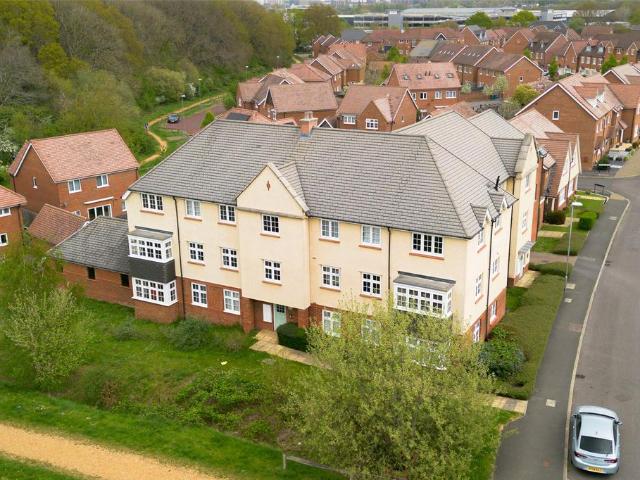 Flat for sale in Hanworth, Bracknell