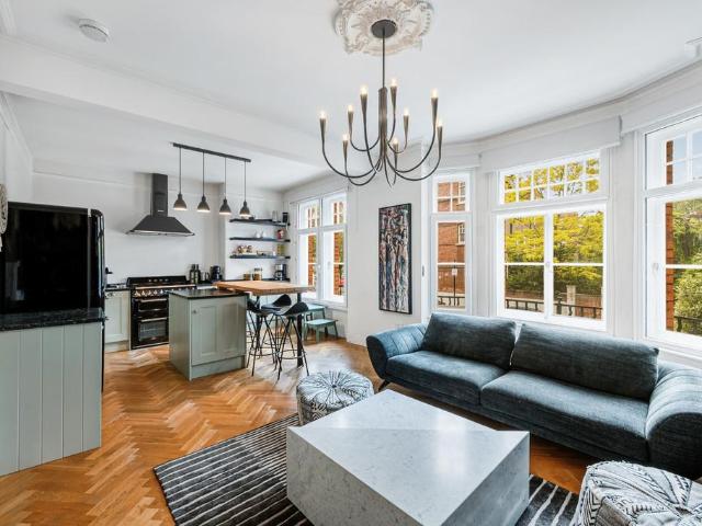 Flat for sale in West Kensington, Greater London
