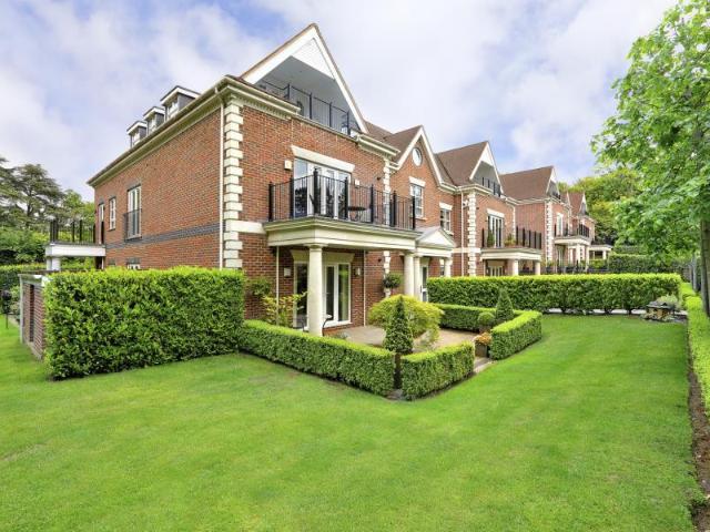 Flat for sale in Sunningdale