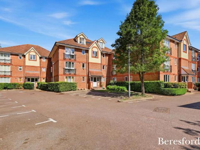 Flat for sale in Corbets Tey, Greater London