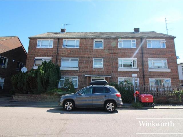 Flat for sale in Elstree and Borehamwood, Borehamwood