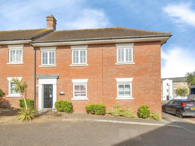 Flat for sale in Hythe, Fordham Heath
