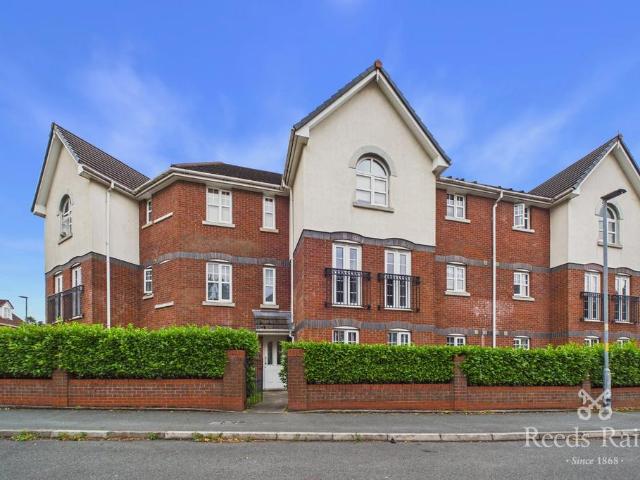 Flat for sale in Greenheys, Greater Manchester