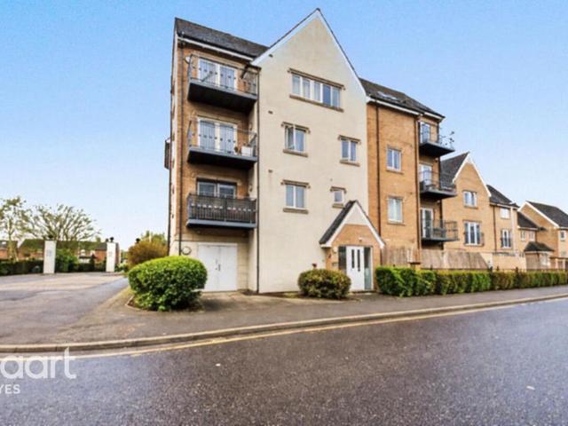 Flat for sale in London Borough of Hillingdon, Greater London