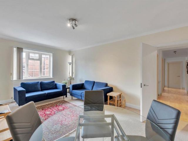 Flat for sale in Belsize Park, Greater London