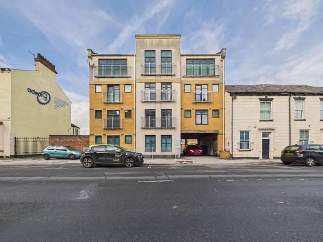 Flat for sale in Old Town, Hull