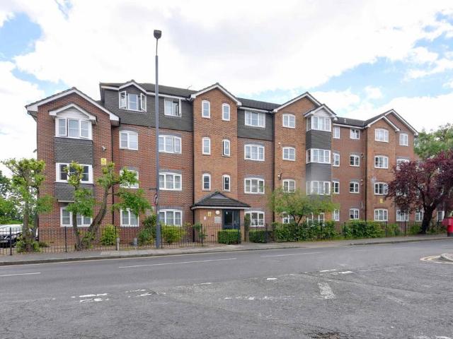 Flat for sale in Kenton, Greater London