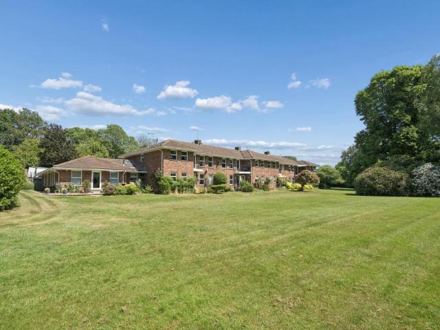 Flat for sale in Farnham Common, Buckinghamshire