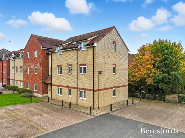 Flat for sale in Duton Hill, Essex