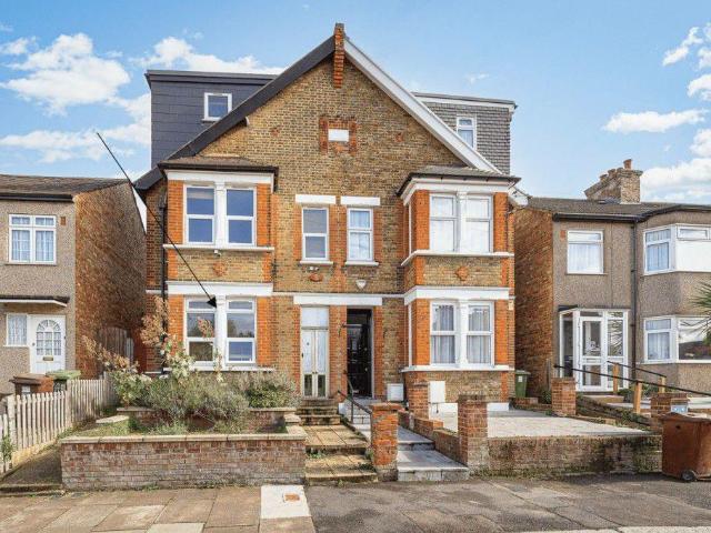 Flat for sale in South Harrow, Greater London