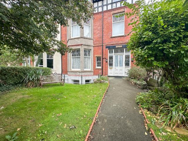Flat for sale in Llandudno, Wales