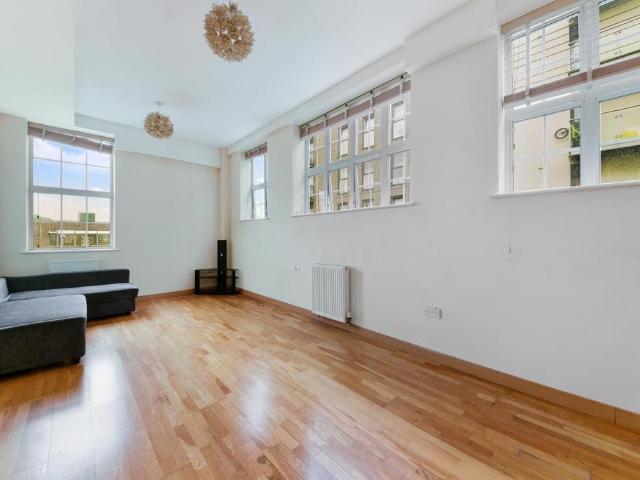 Flat for sale in Becontree, Cat Hill