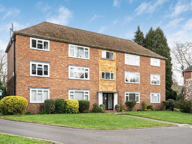 Flat for sale in Row Town, Surrey