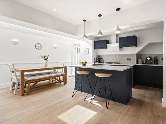 Flat for sale in London Borough of Lambeth, Greater London
