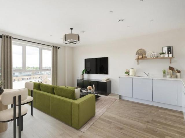 Flat for sale in London Borough of Hounslow, Greater London