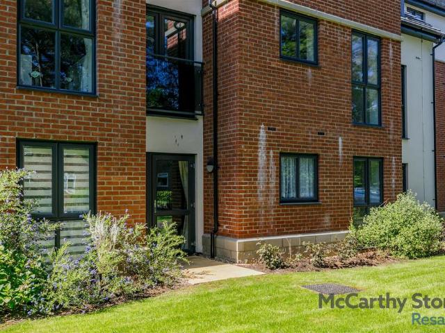 Flat for sale in Kitt's Moss, Bramhall