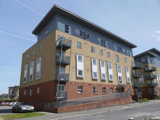 Flat for sale in Elstree and Borehamwood, Borehamwood
