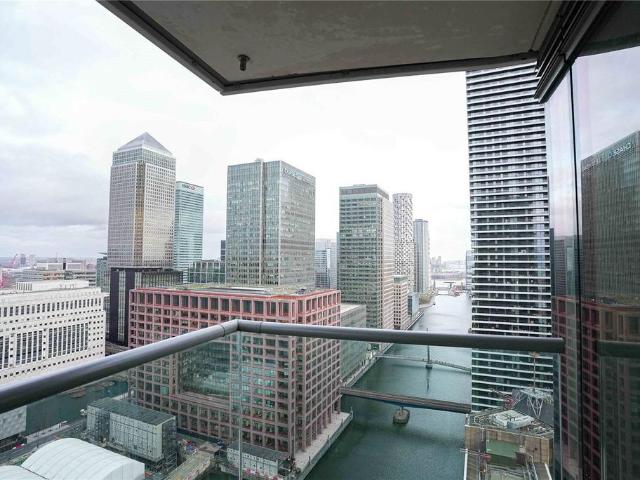 Flat for sale in Canary Wharf, Greater London