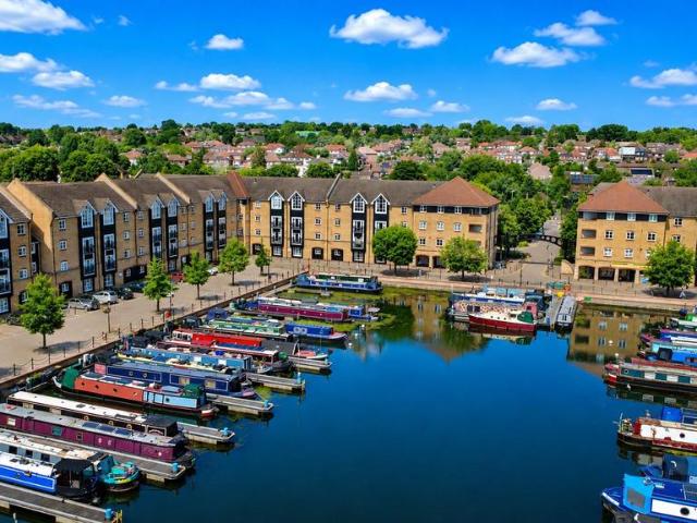 Flat for sale in Pouchen End, Hertfordshire