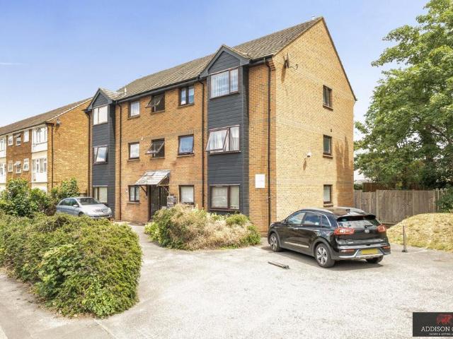 Flat for sale in Slough