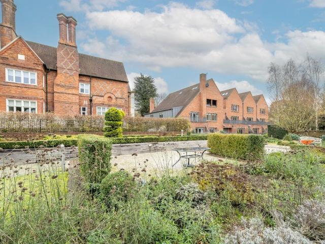 Flat for sale in Wendover, Buckinghamshire