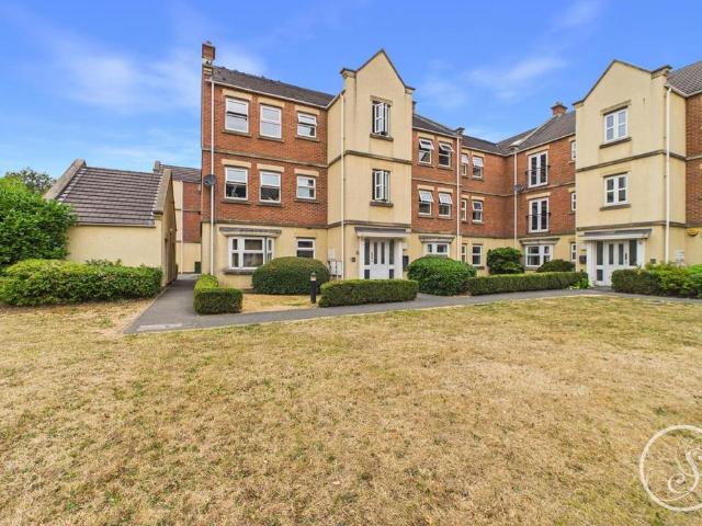 Flat for sale in Farnley, West Yorkshire
