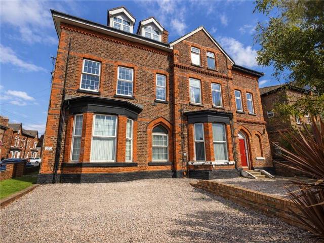 Flat for sale in Crosby, Sefton