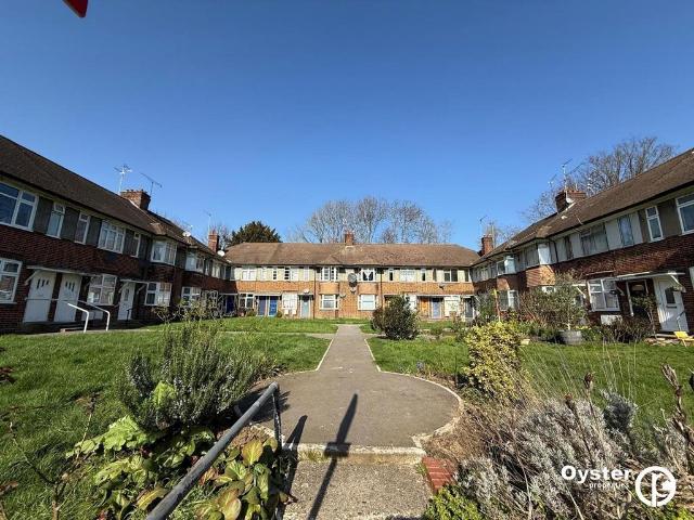 Flat for sale in New Southgate, Greater London