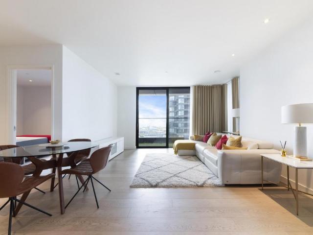 Flat for sale in Isle Of Dogs, Greater London