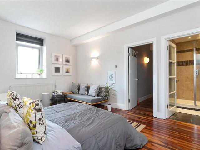 Flat for sale in Bethnal Green, Greater London