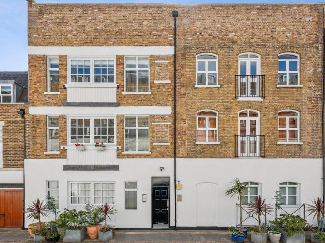 Flat for sale in Paddington, Greater London