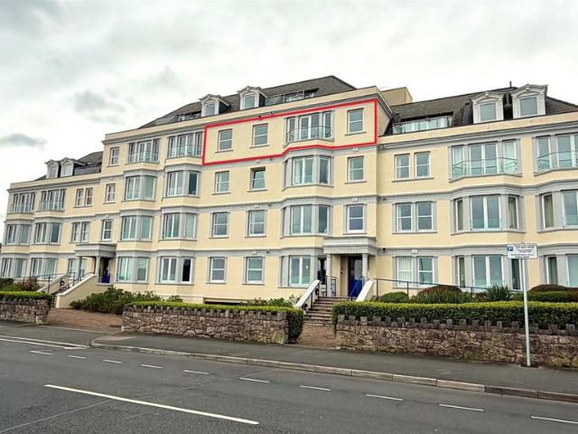 Flat for sale in Llandudno, Wales