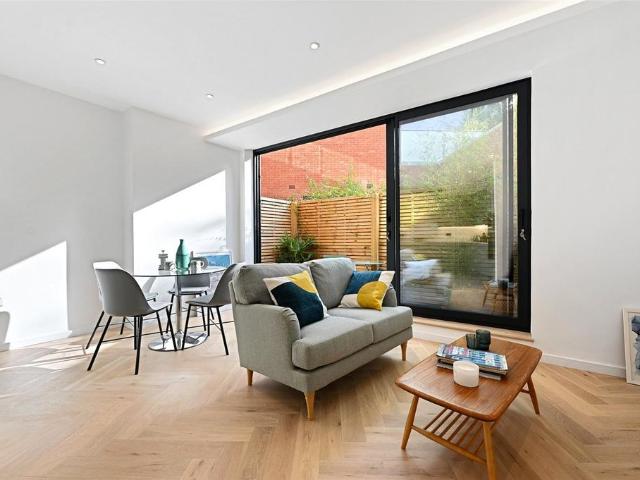 Flat for sale in London Borough of Hammersmith and Fulham, Greater London