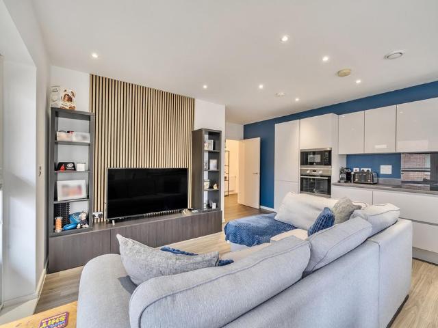 Flat for sale in Watford Rural, Batchworth