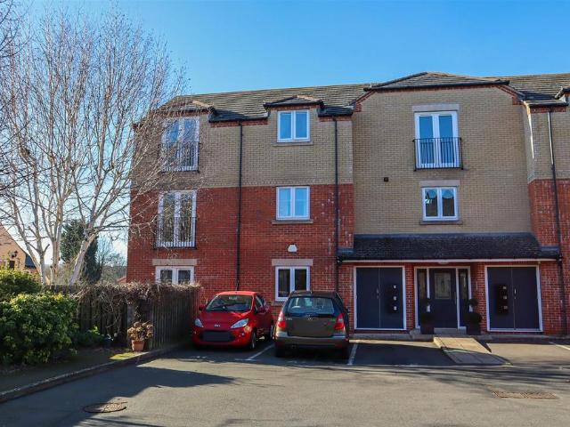 Flat for sale in Catmose, Oakham