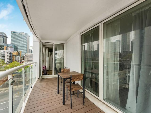 Flat for sale in Greenwich Peninsula, Greater London