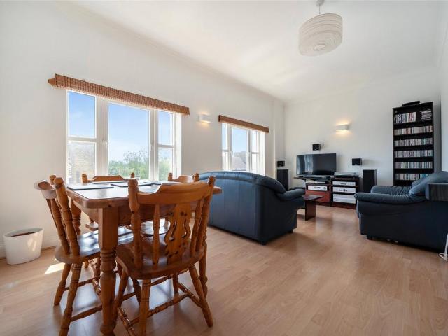 Flat for sale in Rotherhithe, Greater London
