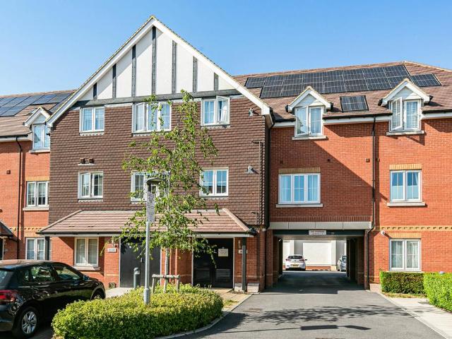 Flat for sale in Lower Halliford, Surrey